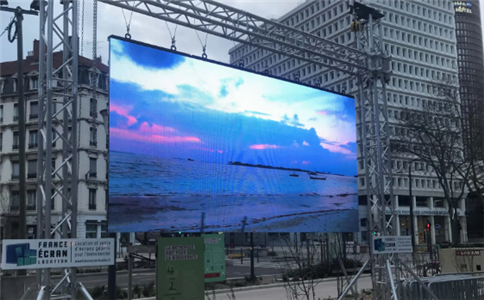 成都戶外LED屏的清洗與拼接:技術(shù)與實踐 | 成都led戶外全彩屏